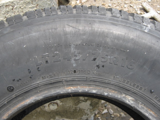 ขายยางสภาพดอกยางใหม่กิ๊ก hankook 245/75/16 มี 3 เส้น บางเส้นยังไม่เคยลงพื้นครับ ราคาเส้นละ 500 บาท ขายยางสภาพดอกยางใหม่กิ๊ก hankook 245/75/16 มี 3 เส้น บางเส้นยังไม่เคยลงพื้นครับ ราคาเส้นละ 500 บาท