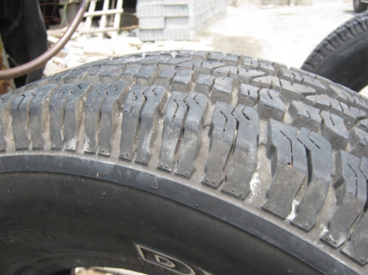 ขายยางสภาพดอกยางใหม่กิ๊ก hankook 245/75/16 มี 3 เส้น บางเส้นยังไม่เคยลงพื้นครับ ราคาเส้นละ 500 บาท ขายยางสภาพดอกยางใหม่กิ๊ก hankook 245/75/16 มี 3 เส้น บางเส้นยังไม่เคยลงพื้นครับ ราคาเส้นละ 500 บาท
