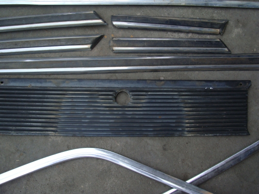 ขายคิ้ว/ข้างประตู/ไฟเลี้ยวข้าง/แผงหลัง BMW E21 สองประตู ขายคิ้ว/ข้างประตู/ไฟเลี้ยวข้าง/แผงหลัง BMW E21 สองประตู