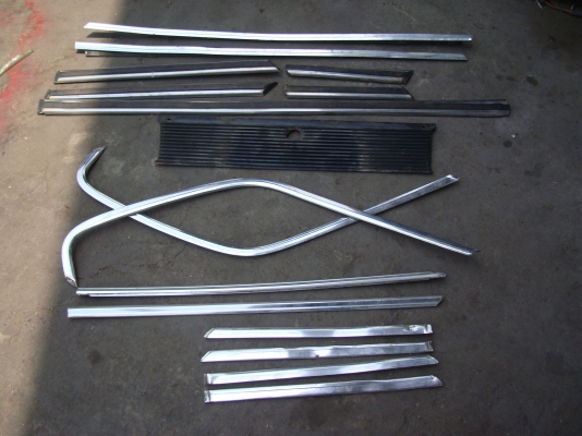 ขายคิ้ว/ข้างประตู/ไฟเลี้ยวข้าง/แผงหลัง BMW E21 สองประตู