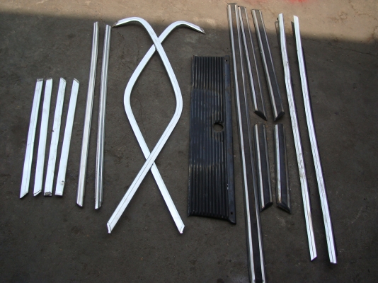 ขายคิ้ว/ข้างประตู/ไฟเลี้ยวข้าง/แผงหลัง BMW E21 สองประตู ขายคิ้ว/ข้างประตู/ไฟเลี้ยวข้าง/แผงหลัง BMW E21 สองประตู