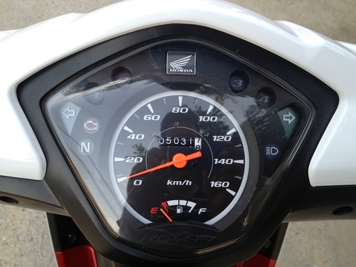 ขายhonda wave110i สีขาวเเดง ปี2555 ขายhonda wave110i สีขาวเเดง ปี2555