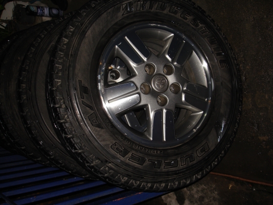 ล้อ vigo 5 รู พร้อมยาง bridgestone A/T 235/70/15