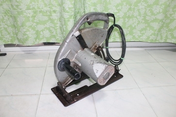 เลื่อยวงเดือนยี่ห้อ makita รุ่น 5103ขนาดใส่ใบได้ 13 นิ้ว พร้อมใช้ครับ