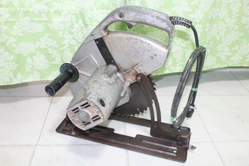 เลื่อยวงเดือนยี่ห้อ makita รุ่น 5103ขนาดใส่ใบได้ 13 นิ้ว พร้อมใช้ครับ