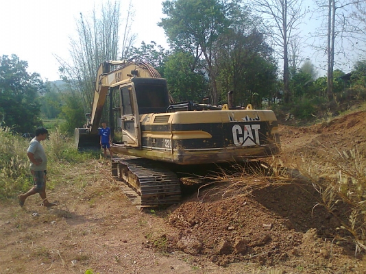 ขายด่วน..รถแบคโฮ CAT 320 V2 แรงขุดดี เดินแรง ทำงานไว ได้งานมาก เครื่องดี ประหยัดน้ำมันสุดคุ้ม รถสวย มีทะเบียนครบ.