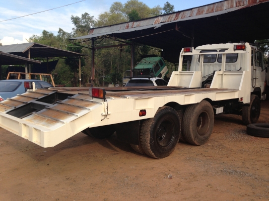 HINO HH 260 HP EK100 รถหางปลาสิบล้อ 2 เพลา ใช้ลาก CAT 320D ได้สบายครับ ท้ายลาดต่อให้ใหม่ใช้เหล็กอย่างดีอย่างสวย เครื่องแน่นดีไม่มีเยิ้มแรงมาก สโลว์ครบพร้อม หัวเก๋งสวยภายในคอนโซลครบพร้อม พวงมาลัยเพาเวอร์ เบรคทริ๊ปฟี้ ช่วงล่างคัชซีใหญ่สวยไม่มีบวม ยางสภาพดี