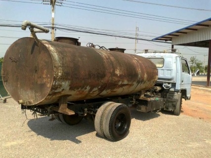 ISUZU หกล้อ แท็งค์น้ำ NPR 58L เครื่อง 110 แรงม้า (4BE) เครื่องดี ขับดี หัวมีผุบ้าง ตัวรถขาย 300,000 แท็งค์น้ำ 30,000 ซื้อแยกได้