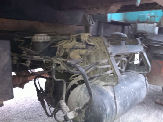 รถอิซูซุ 10 ล้อ ติดเครน  FVZ  เปลื่ยนเครื่อง 210 แรงม้า  สนใจติดต่อ 081 - 6079515