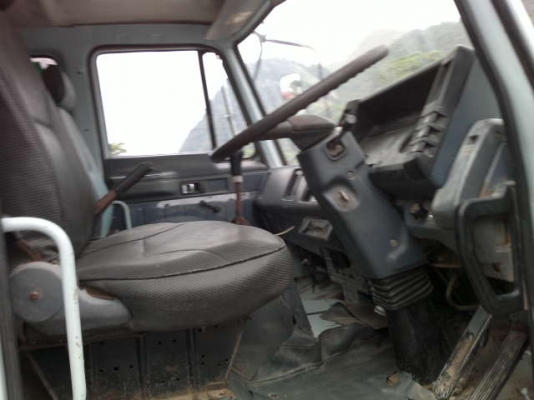 รถอิซูซุ 10 ล้อ ติดเครน  FVZ  เปลื่ยนเครื่อง 210 แรงม้า  สนใจติดต่อ 081 - 6079515