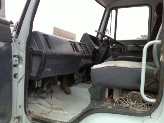 รถอิซูซุ 10 ล้อ ติดเครน  FVZ  เปลื่ยนเครื่อง 210 แรงม้า  สนใจติดต่อ 081 - 6079515