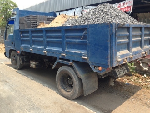 ISUZU NKR 120 HP 4HF1 หกล้อดั๊มพ์ เครื่องฝาขาว หัวการ์ตูนสภาพสวย กระบะดั๊มพ์เหล็ก 4 ตันยิงหน้ายาว 3.50 เมตร เครื่องดีภายในเก๋งคอนโซลสวยครบ พวงมาลัยเพาเวอร์ ช่วงล่างคัชซีไม่มีดาม ยางสภาพดี 70\% พร้อมใช้งาน เอกสารทะเบียนภาษีครบพร้อมโอน ราคาต่อรองได้ครับ ISUZU NKR 120 HP 4HF1 หกล้อดั๊มพ์ เครื่องฝาขาว หัวการ์ตูนสภาพสวย กระบะดั๊มพ์เหล็ก 4 ตันยิงหน้ายาว 3.50 เมตร เครื่องดีภายในเก๋งคอนโซลสวยครบ พวงมาลัยเพาเวอร์ ช่วงล่างคัชซีไม่มีดาม ยางสภาพดี 70\% พร้อมใช้งาน เอกสารทะเบียนภาษีครบพร้อมโอน ราคาต่อรองได้ครับ