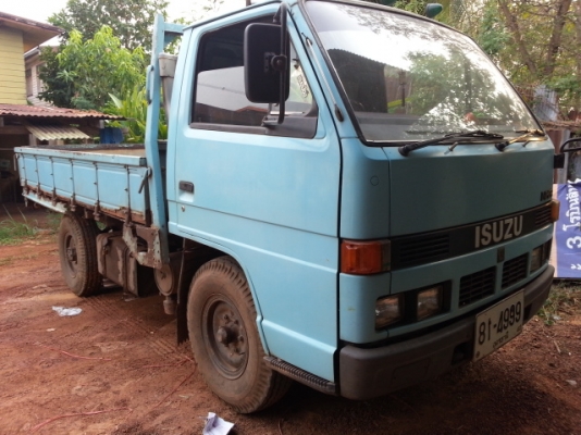 ขายด่วนISUZU NKR55 เครื่อง88แรงปี38เกียร์สั้นรถห้าง100\%สภาพเหมาะกับมือปั้นรถโทร 0811838154 0801515451