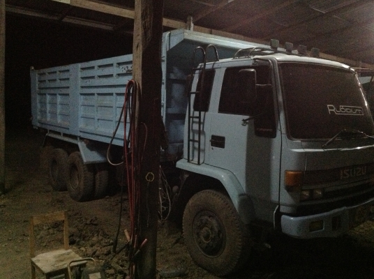 ขาย รถสิบล้อดั้ม ISUZU 240 สนใจต่อรองราคาโดยตรง 081-4283210