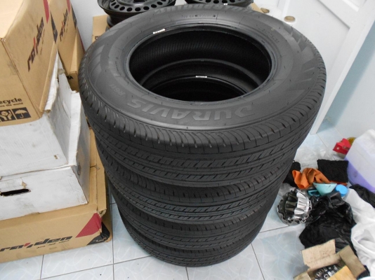 ขายยาง bridestone Duravis 215/70/16 ปลายปี 12 ถอดป้ายแดง/ถอด ถ่วง ใส่ ฟรีค่ะ