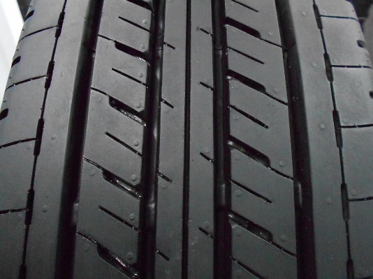 ขายยาง bridestone Duravis 215/70/16 ปลายปี 12 ถอดป้ายแดง/ถอด ถ่วง ใส่ ฟรีค่ะ