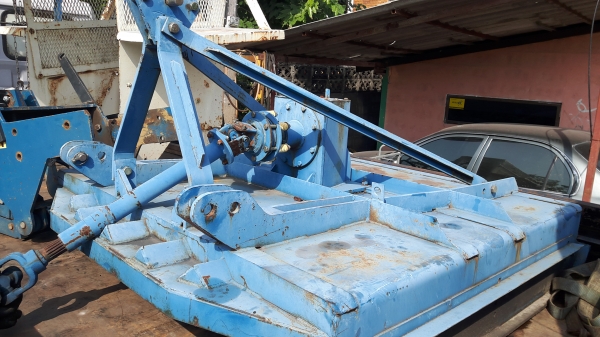 ขายครับ เครื่องตัดหญ้า เก็บเก่ายังไม่เคยใช้งาน