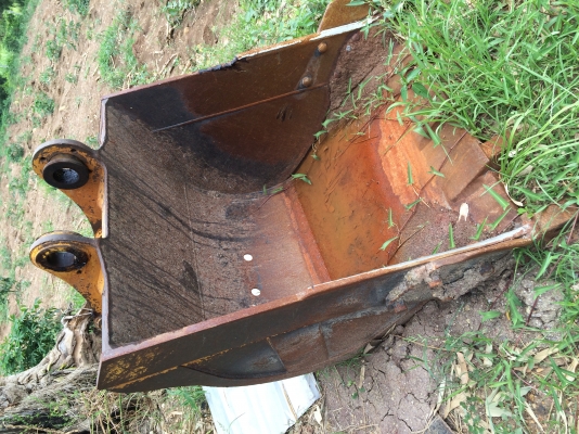 ขายบุ้งกี๋ komatsu pc200-8 สภาพดีใช้งานน้อย