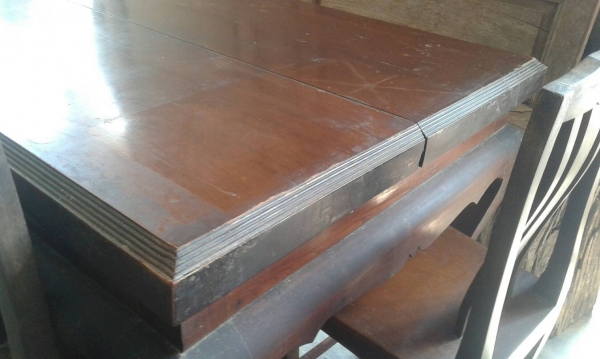 โต๊ะกินข้าวไม้สักพร้อมเก้าอี้