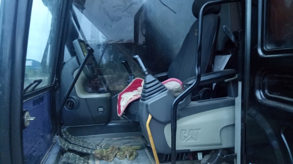 ขาย CAT320D กระบอกดำปี58 1หมื่น3พันกว่า ชม. เอกสารเล่มทะเบียน สภาพช่วงล่างเต็ม รถเดินน้อย ตักดินใส่สิบล้ออย่างเดียว เครื่องดีมาก แอร์เย็น ราคา 1,600,000บาท เงินสดลดได้ เงินไม่พอจัดแนนท์ให้ โทไอดีไลน์ 0990035892/0843923995. ดูรถ จ.สระแก้ว