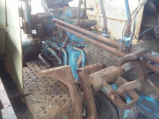 ขายรถไถFORD6610เสื้อลาย พร้อมเล่มทะเบียน (ไม่มีชุดโอน) ขายรถไถFORD6610เสื้อลาย พร้อมเล่มทะเบียน (ไม่มีชุดโอน)