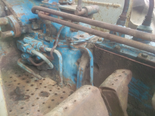 ขายรถไถFORD6610เสื้อลาย พร้อมเล่มทะเบียน (ไม่มีชุดโอน) ขายรถไถFORD6610เสื้อลาย พร้อมเล่มทะเบียน (ไม่มีชุดโอน)