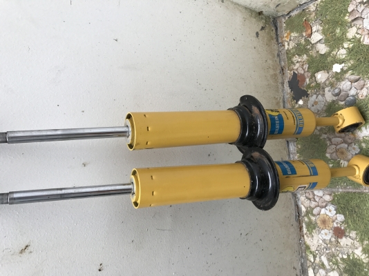 ขายโชคอัพbilstein ใส่คู่หน้าToyota Revo preruner ขายโชคอัพbilstein ใส่คู่หน้าToyota Revo preruner