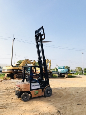 ขายด่วน!!รถยกโฟร์คลิฟ KOMATSU ขนาด2ตัน สภาพสวยพร้อมใช้ค่ะ