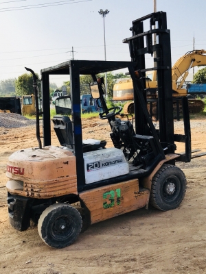 ขายด่วน!!รถยกโฟร์คลิฟ KOMATSU ขนาด2ตัน สภาพสวยพร้อมใช้ค่ะ