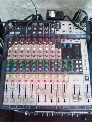 ขายเครื่องเสียง PA เล่นดนตรีได้เลย พร้อมลำโพง 15 นิ้ว