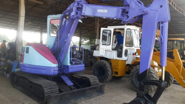 ขายรถขุด  KOMATSU รุ่น  PC50UU2E เครื่องยนต์  4D88 เก่านอก มีเอกสาร ปั้มนิ้ว/ คอนโทรลน้ำมัน  พร้อมใช้งาน ขายราคา  430,000 บาท