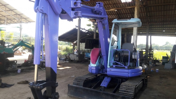 ขายรถขุด  KOMATSU รุ่น  PC50UU2E เครื่องยนต์  4D88 เก่านอก มีเอกสาร ปั้มนิ้ว/ คอนโทรลน้ำมัน  พร้อมใช้งาน ขายราคา  430,000 บาท