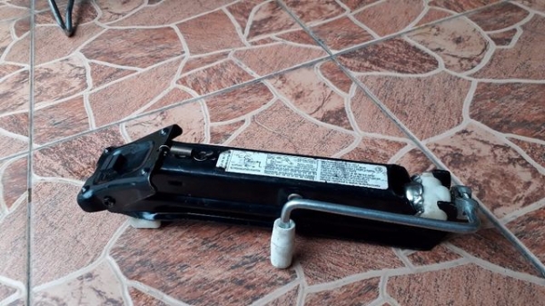 แม่แรง ติดรถ Mercedes Benz