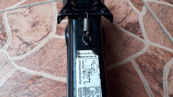 แม่แรง ติดรถ Mercedes Benz