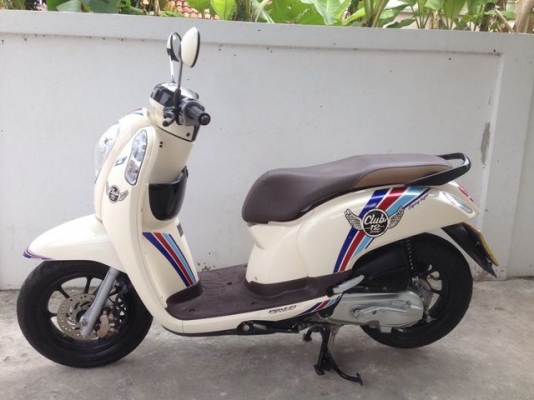 Honda Scoopy i Club 12 หัวฉีด สีขาวรถ เดือน สวย สภาพใหม่ Honda Scoopy i Club 12 หัวฉีด สีขาวรถ เดือน สวย สภาพใหม่