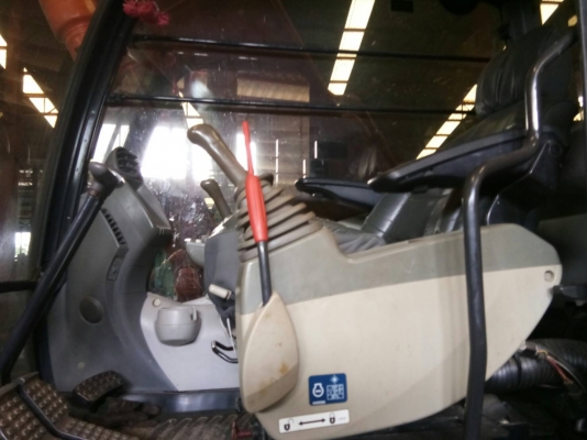 ขออนุญาติขายรถ HITACHIZX200 5G เอกสารอินวอยไฟฟ้าครบช่วงล่างดำเอวแน่น ราคา 1850000สนใจติดต่อ08/53224877-0988930465