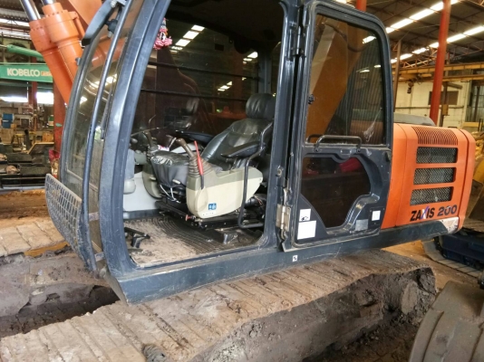 ขออนุญาติขายรถ HITACHIZX200 5G เอกสารอินวอยไฟฟ้าครบช่วงล่างดำเอวแน่น ราคา 1850000สนใจติดต่อ08/53224877-0988930465