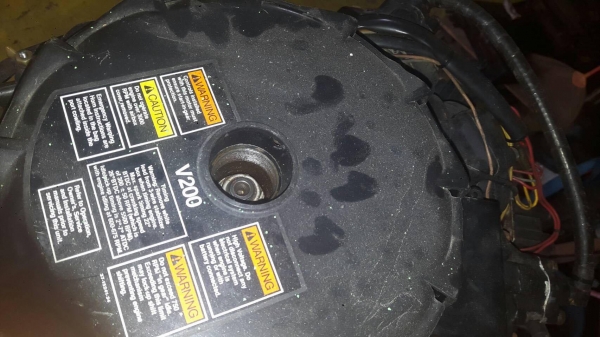 ขายครับเครื่องเมอคิวรี่200แรง เครื่องสวยเปลี่ยนกล่องไฟใหม่ยางปั๊มน้ำใหม่มาลองดูได้ครับ ขาย 90000 บาท