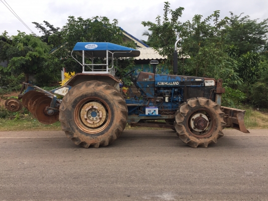 ขายรถไถฟอร์ด 6640 2เพลา คาราโล่ สภาพดีพร้อมใช้งานเอกสาพร้อมโอน ราคา 680000 บาท