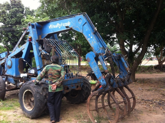 รถคีบ สภาพดี ราคาต่อรองได้ สนใจติดต่อ 096-825-1956(คุณอ๊อด)