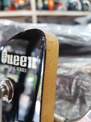 เบสไฟฟ้า 5 สาย ยี่ห้อ Queen สีดำ รุ่น QB-325 มือสอง สภาพดี เสียงแน่น ทรงพลัง แถมกระเป๋าหนา