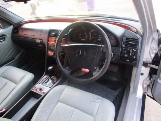 1997 BENZ C-CLASS C200 CL โฉมW202 สีบรอนซ์เงิน ออโต้ เครื่อง4สูบ 1998 CC AIRBAGคู่ เบาะหนัง สภาพยังดีเอาไปใช้ต่อได้ยาวๆ สนใจดูรถ ทดลองขับหรือสอบถามรายละเอียดเพิ่มเติม และ รับปรึกษาออกรถ มือหนึ่ง มือสอง ทุกยี่ห้อ ติดต่อ 092-656-6570 อาท Line ID art_pai