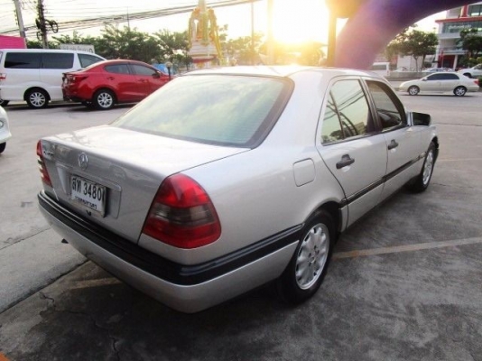1997 BENZ C-CLASS C200 CL โฉมW202 สีบรอนซ์เงิน ออโต้ เครื่อง4สูบ 1998 CC AIRBAGคู่ เบาะหนัง สภาพยังดีเอาไปใช้ต่อได้ยาวๆ สนใจดูรถ ทดลองขับหรือสอบถามรายละเอียดเพิ่มเติม และ รับปรึกษาออกรถ มือหนึ่ง มือสอง ทุกยี่ห้อ ติดต่อ 092-656-6570 อาท Line ID art_pai