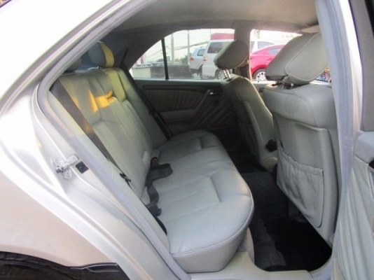 1997 BENZ C-CLASS C200 CL โฉมW202 สีบรอนซ์เงิน ออโต้ เครื่อง4สูบ 1998 CC AIRBAGคู่ เบาะหนัง สภาพยังดีเอาไปใช้ต่อได้ยาวๆ สนใจดูรถ ทดลองขับหรือสอบถามรายละเอียดเพิ่มเติม และ รับปรึกษาออกรถ มือหนึ่ง มือสอง ทุกยี่ห้อ ติดต่อ 092-656-6570 อาท Line ID art_pai