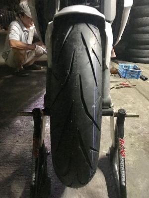 ยางใหม่ มือ1 iRc iZs 120/70/17-160/60/17 ยางใหม่ มือ1 iRc iZs 120/70/17-160/60/17