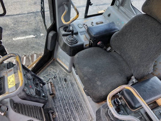 ต้องสั่งนำเข้า รถแทรกเตอร์CATERPILLAR#D3Gปี2005,12,374ชั่วโมง