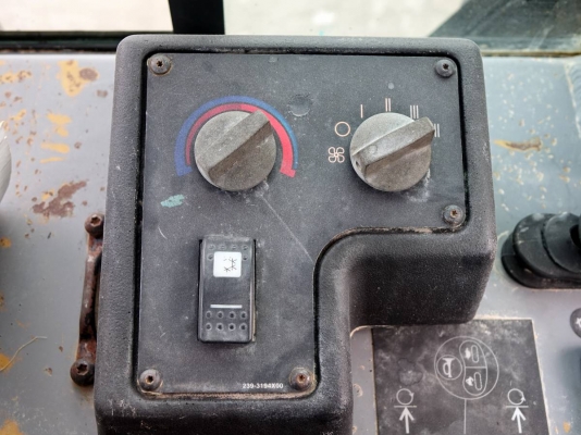 ต้องสั่งนำเข้า รถแทรกเตอร์CATERPILLAR#D3Gปี2005,12,374ชั่วโมง