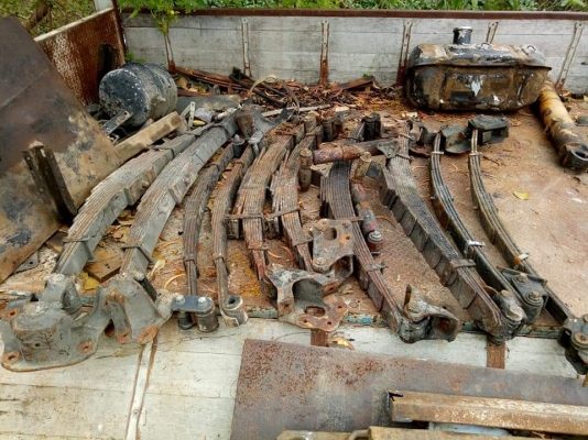 แหนบ10ล้อ6ล้อพร้อมหูแหนบสวยๆพร้อมใช้ราคาถูกๆ