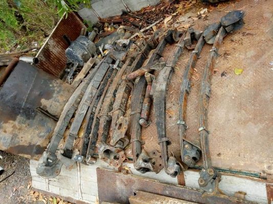 แหนบ10ล้อ6ล้อพร้อมหูแหนบสวยๆพร้อมใช้ราคาถูกๆ