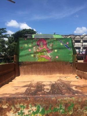 ขาย 575,000 บาท ISUZU DECA 195 แรง ดั้ม 5 คิว ยาว3.6 เมตร กว้าง 2.1 เมตร  เครื่อง 6HE1-195 แรง ดี หัวบาง ยาง 8.25-16 ดี ยางดี คัสชีสวย เอกสารเล่มทะเบียน   รถอยู่ จ.ขอนแก่น โทร&amp;ไอดีไลน์ 0610710295